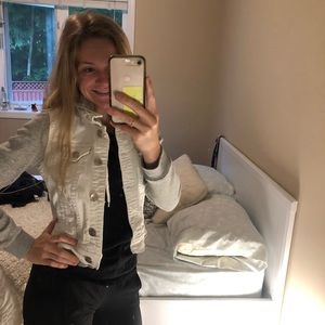 Size small hooded white jean jacket ! ❤️
